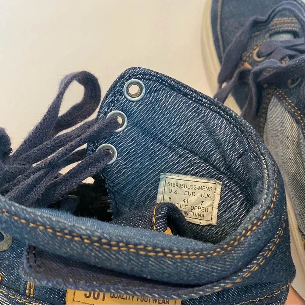 Levis gently pre
